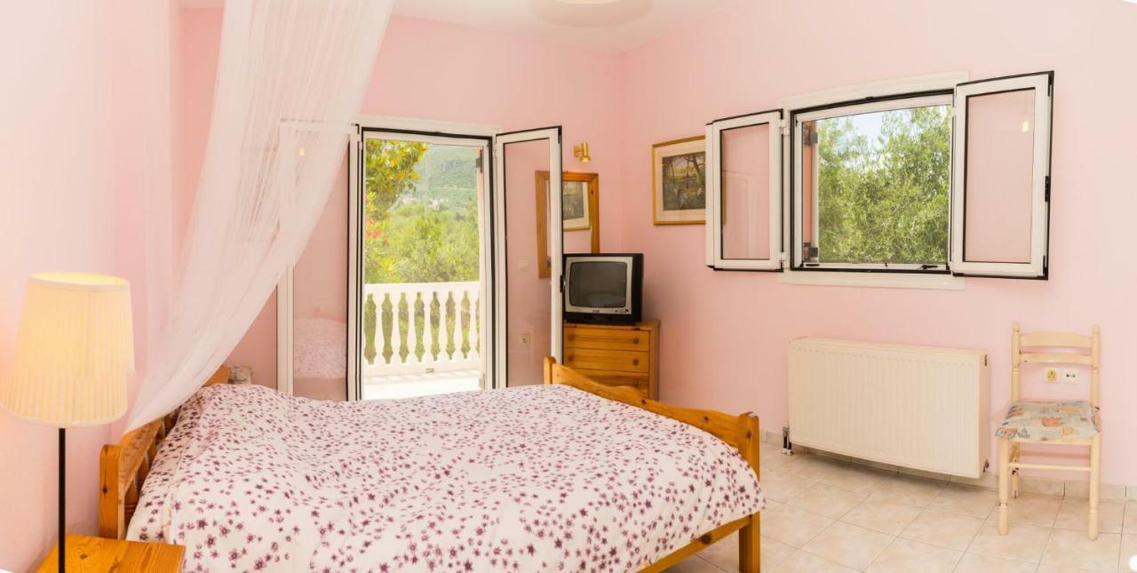 2 Bed House With Mountain View Appartement Alykes  Buitenkant foto