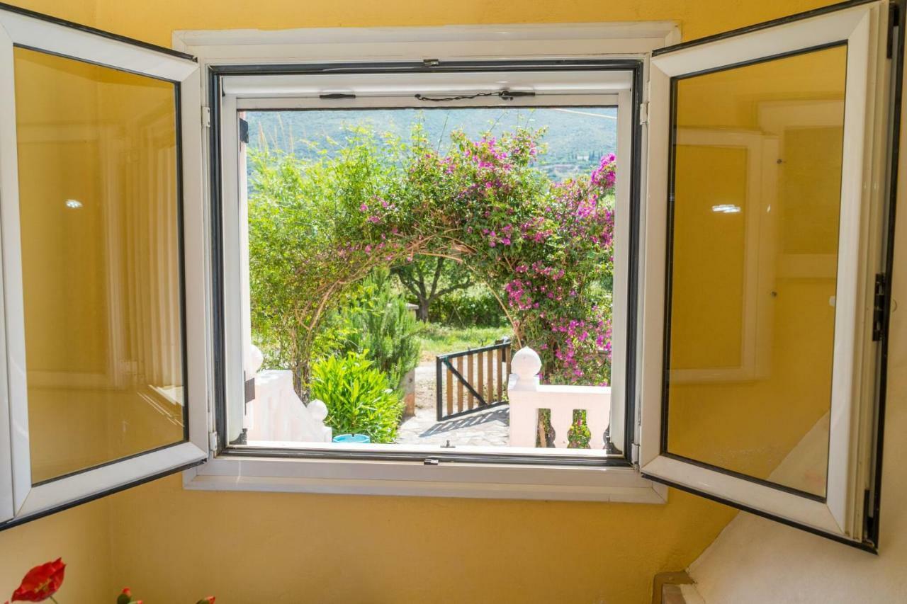 2 Bed House With Mountain View Appartement Alykes  Buitenkant foto