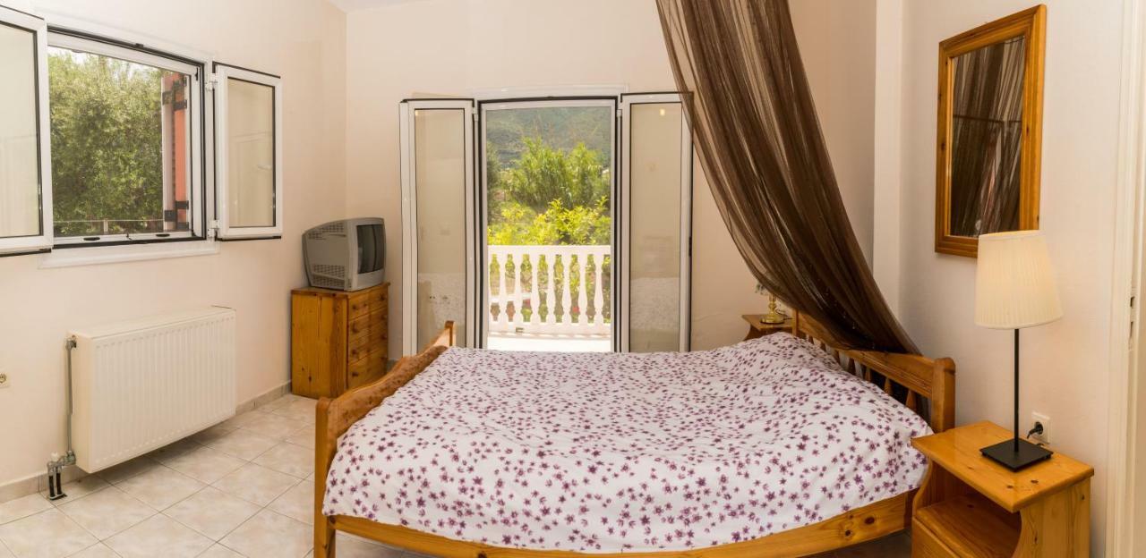 2 Bed House With Mountain View Appartement Alykes  Buitenkant foto